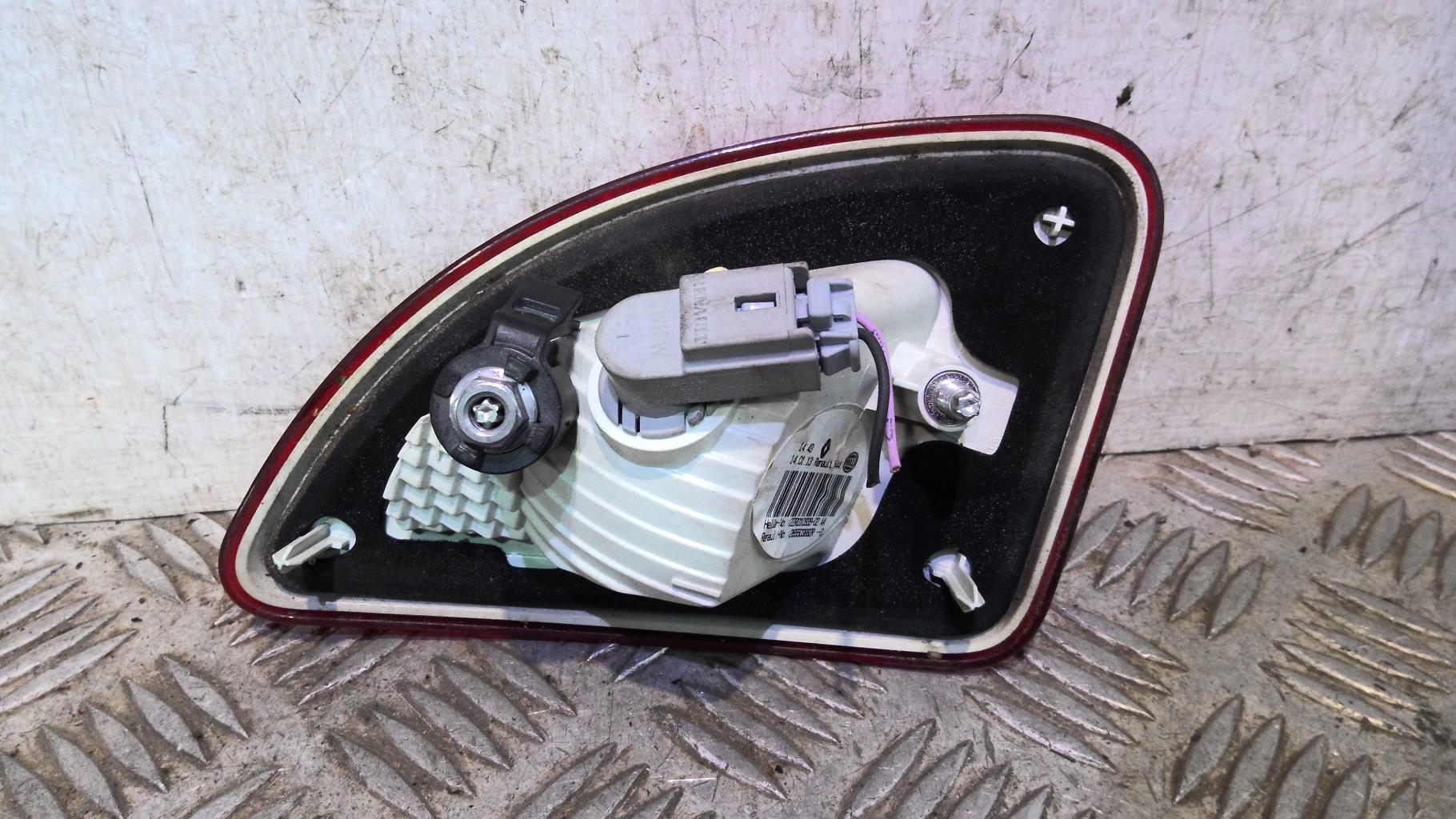 Feu arriere secondaire droit (feux) RENAULT TWINGO 2 PHASE 2 Diesel - 1