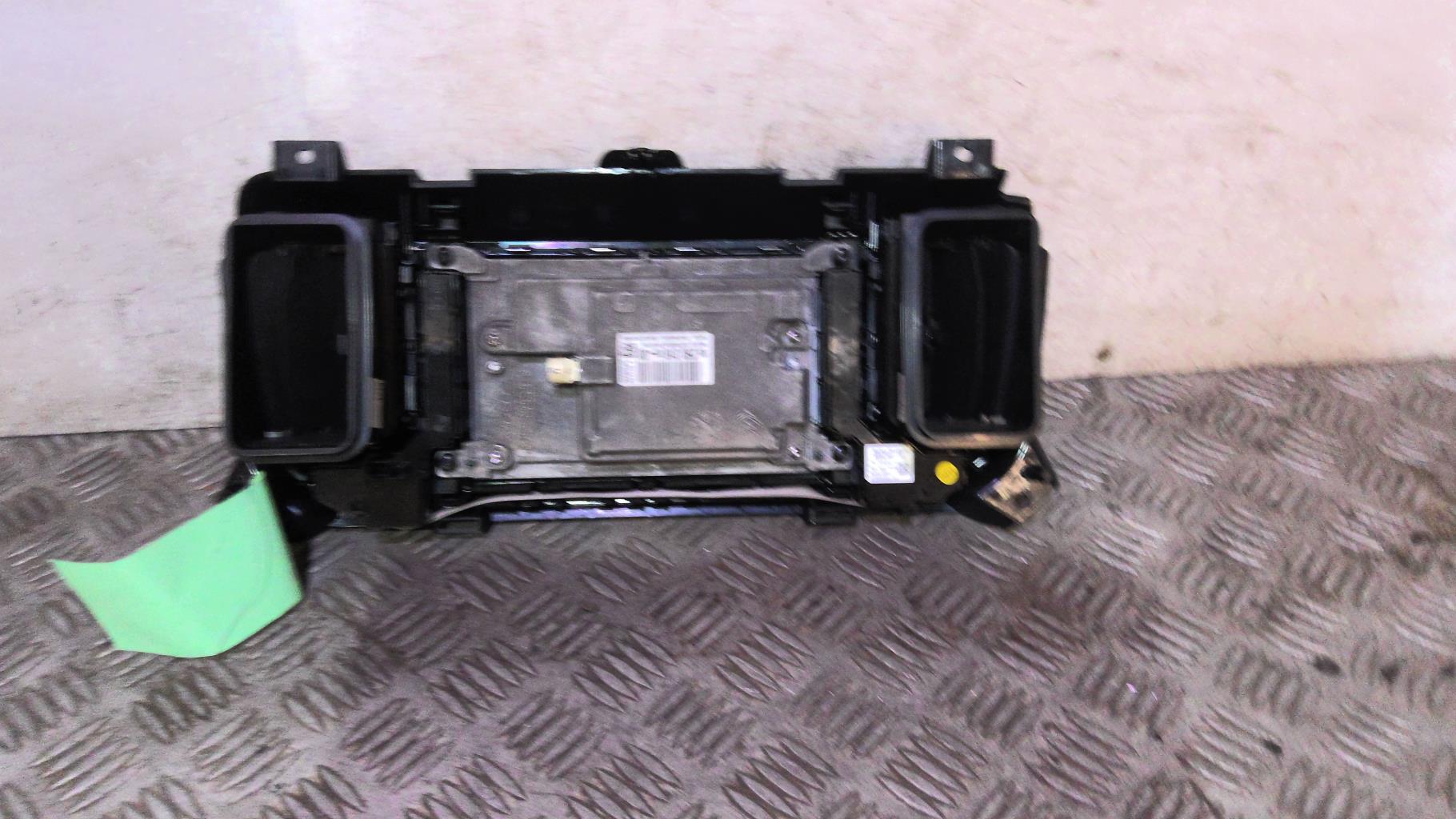 Monitor display PEUGEOT TRAVELLER Diésel - 1