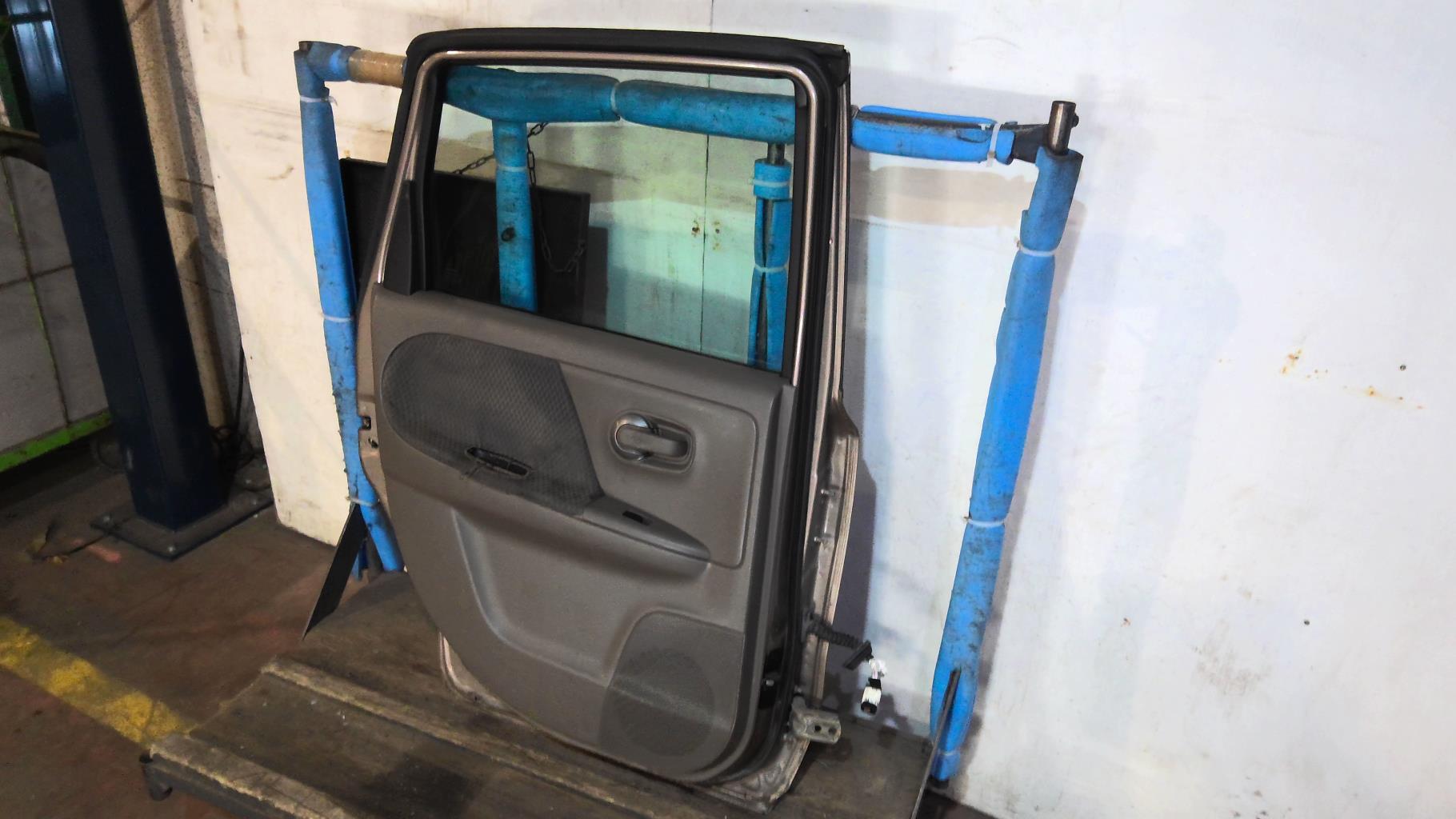Portiera posteriore sinistra NISSAN NOTE 1 PHASE 1 Diésel - 1