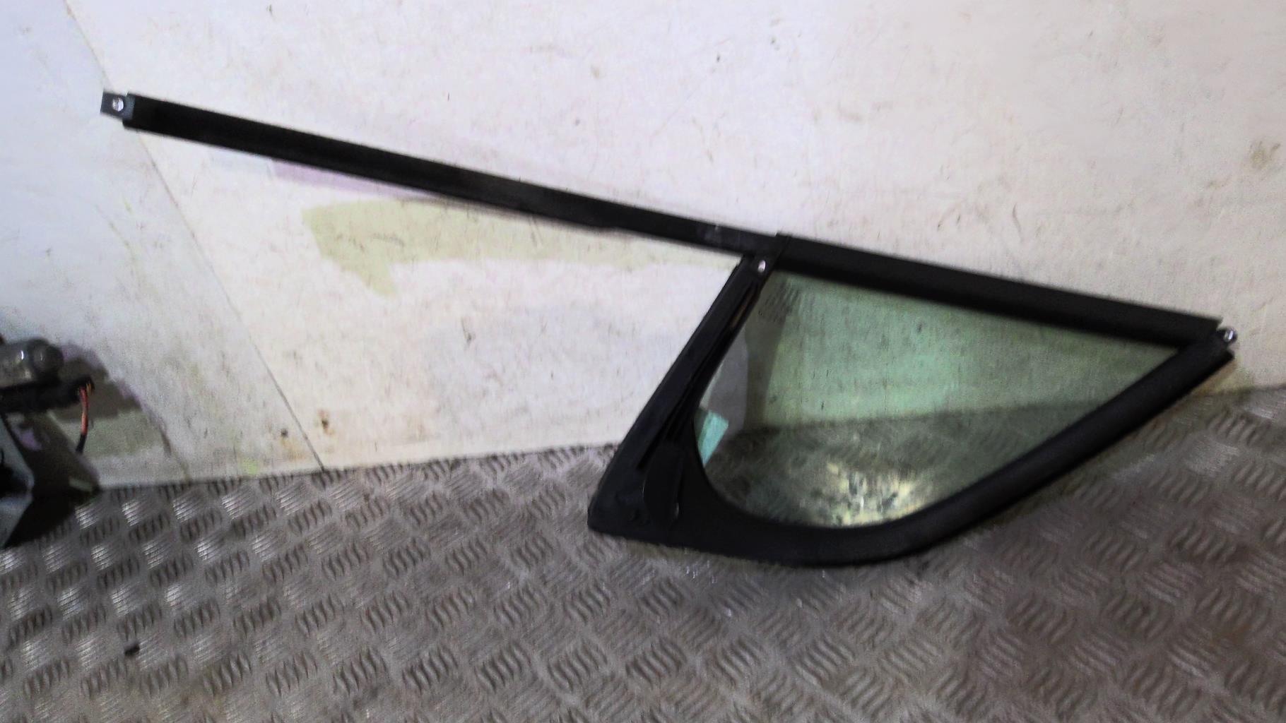 Custode avant gauche (porte) CITROEN C3 2 PHASE 1 Diesel - 1