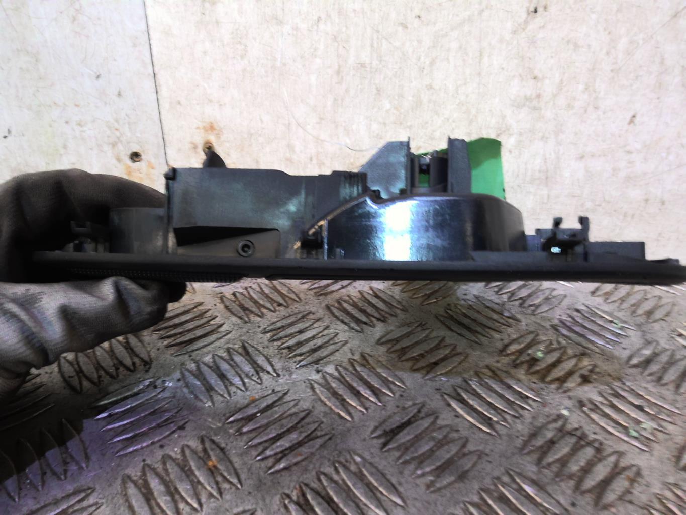 Maniglia portiera anteriore destra FORD FIESTA 6 PHASE 1 Diésel - 1