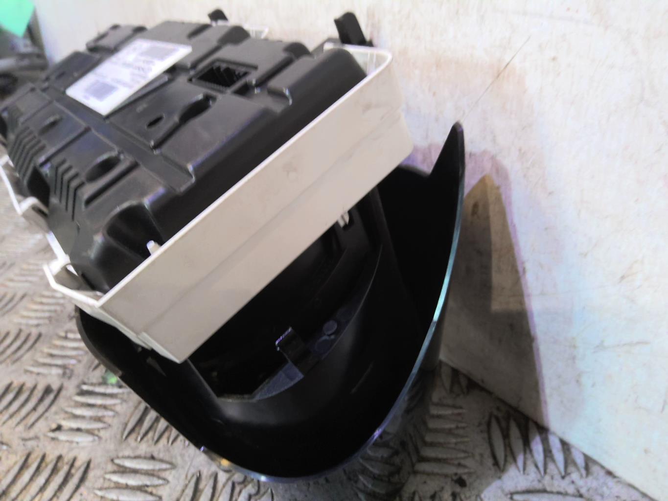Compteur RENAULT CLIO 4 PHASE 2 BREAK Essence - 1
