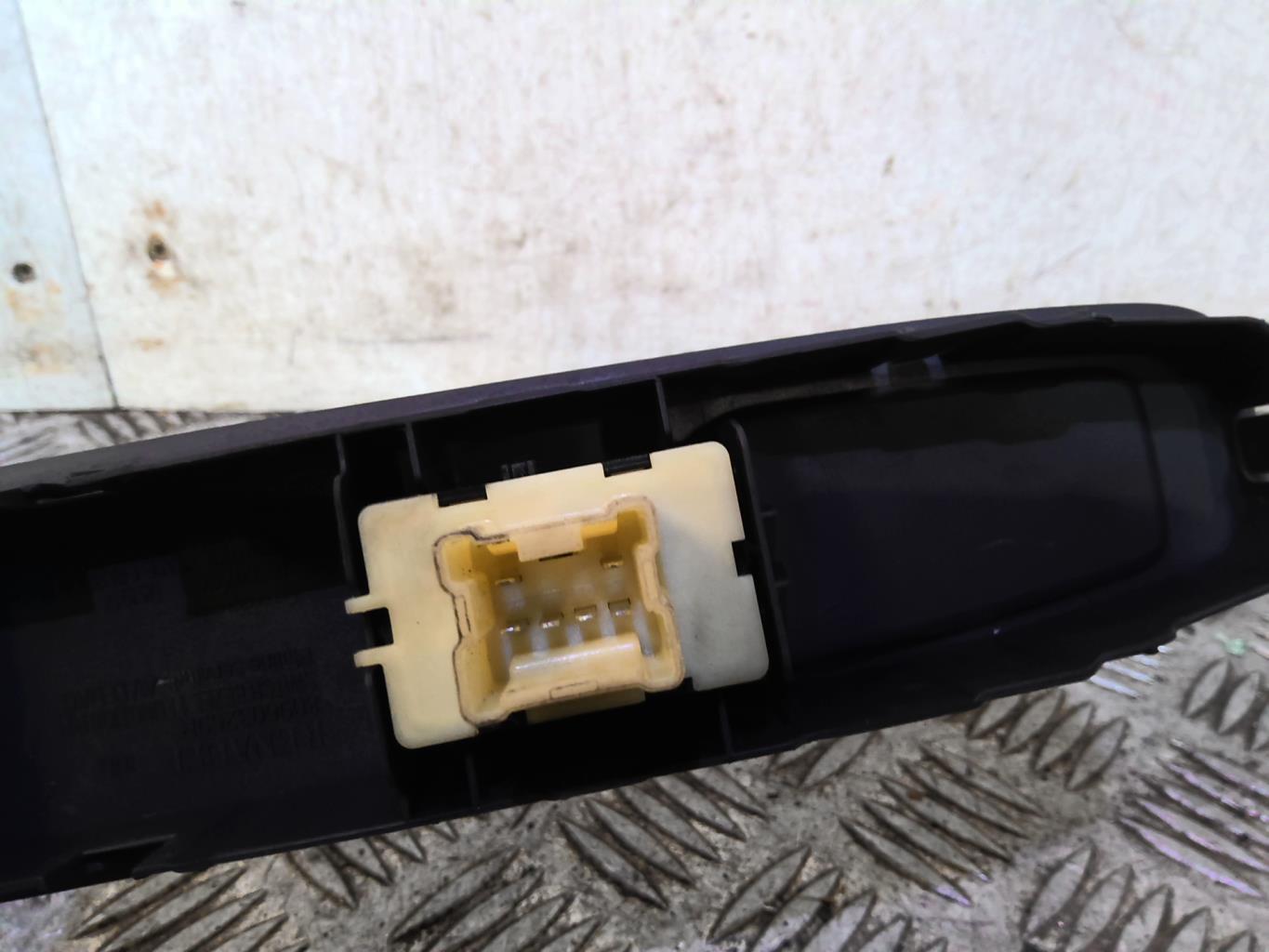 Interruttore lavacristalli posteriore destro RENAULT CLIO 4 PHASE 2 BREAK Gasolina - 1