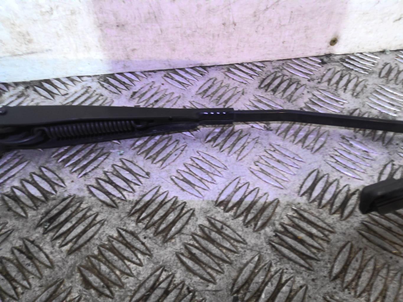 Braccio tergicristallo anteriore destro PEUGEOT 308 1 SW PHASE 2 BREAK Diésel - 1