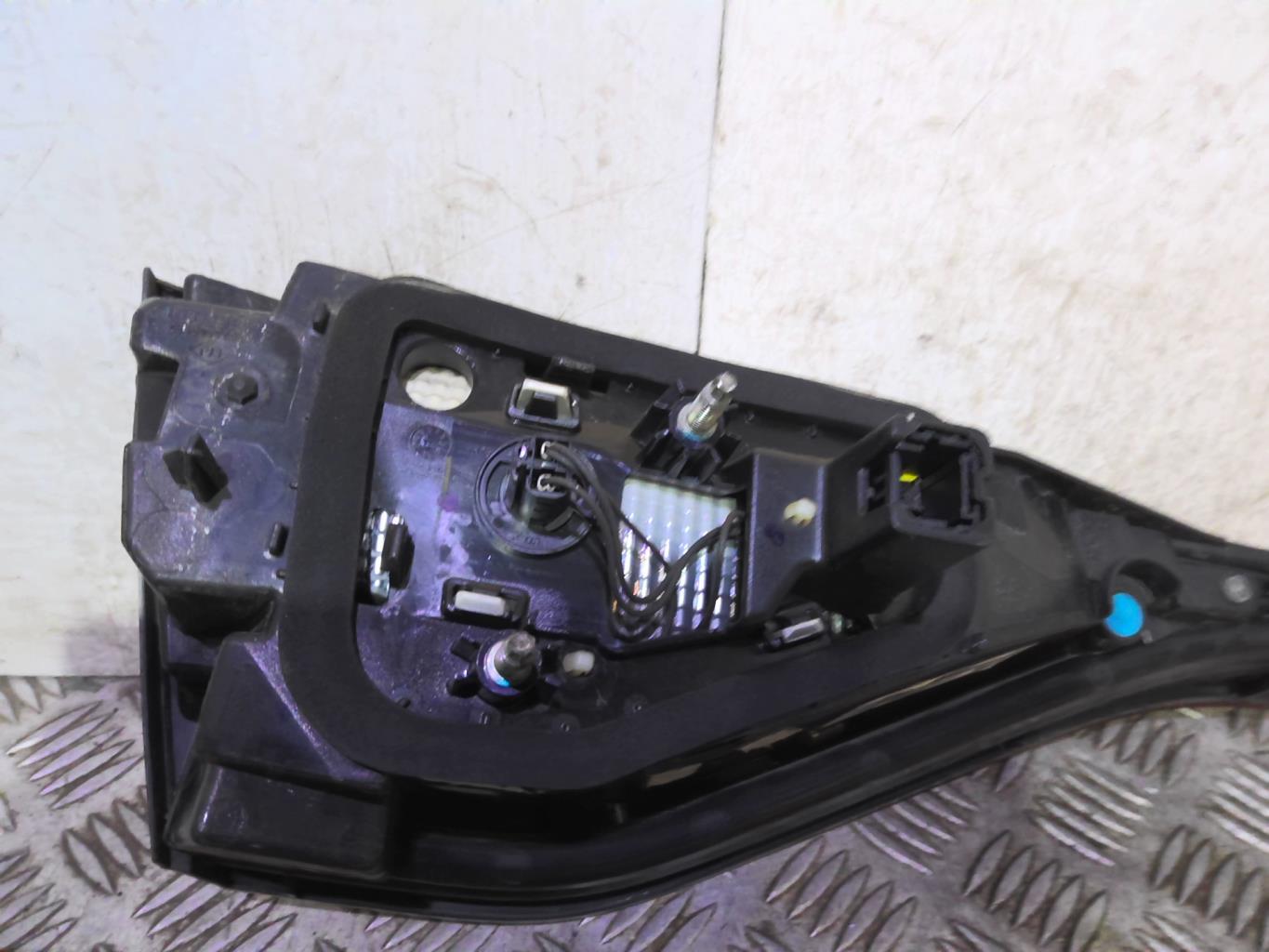 Feu arriere secondaire droit (feux) RENAULT MEGANE 4 PHASE 1 Diesel/Hybride - 1