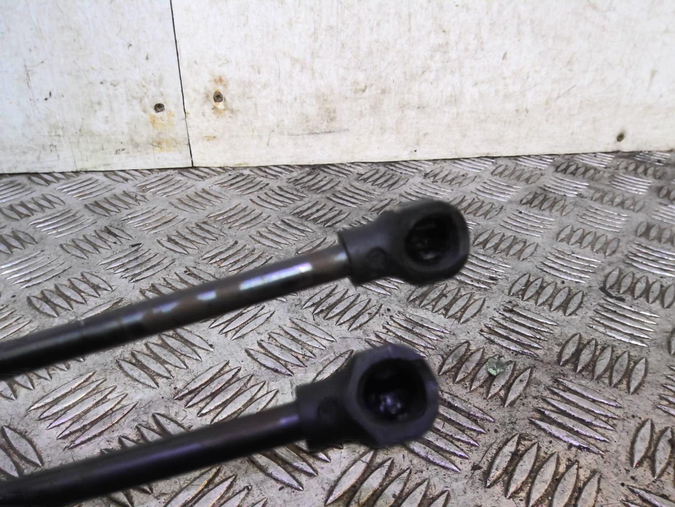 Verin de capot RENAULT MEGANE 4 PHASE 1 Diesel/Hybride - 1