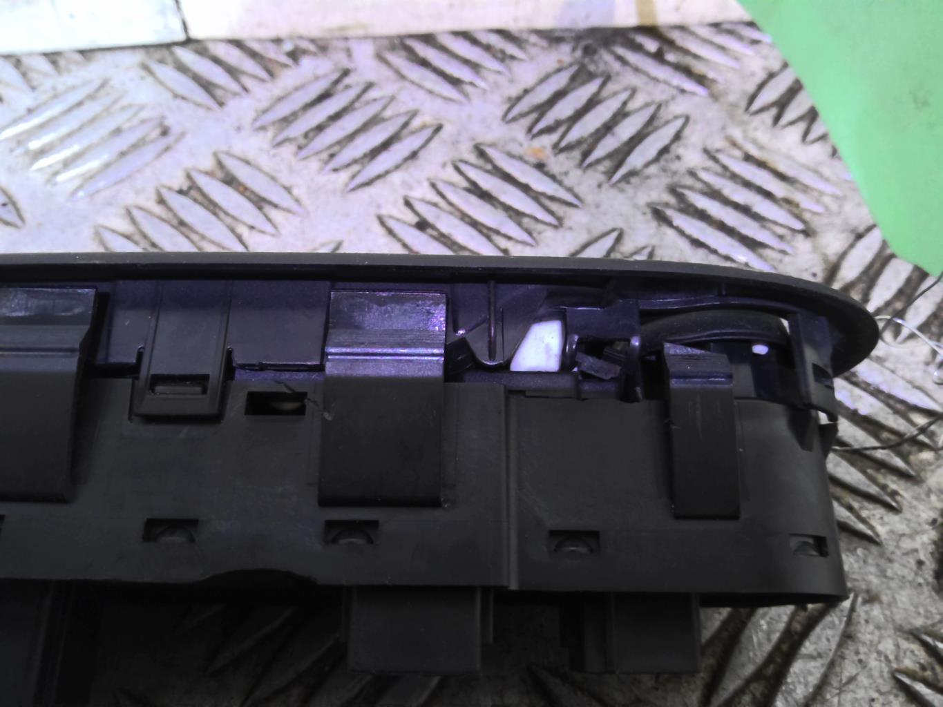 Commande retroviseurs PEUGEOT 308 1 PHASE 2 Diesel - 1