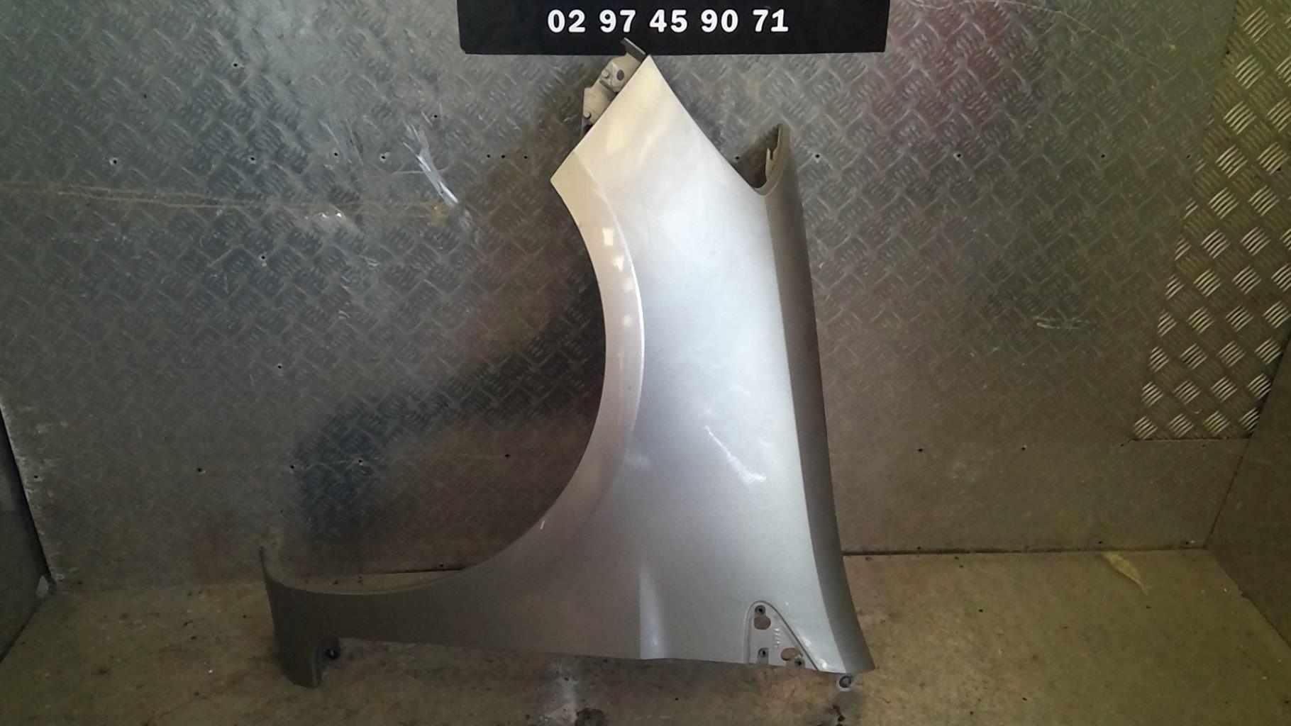 Aile avant gauche RENAULT CLIO 3 PHASE 1 BREAK Diesel - 1