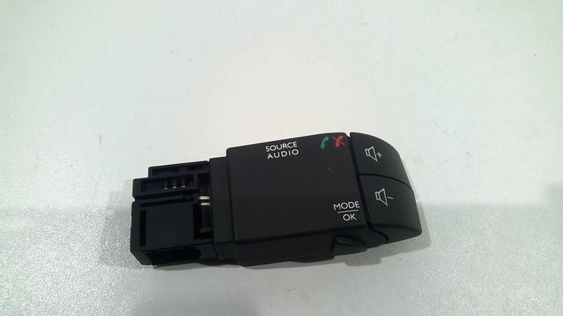 Commande autoradio RENAULT CLIO 4 PHASE 2 Essence - 1