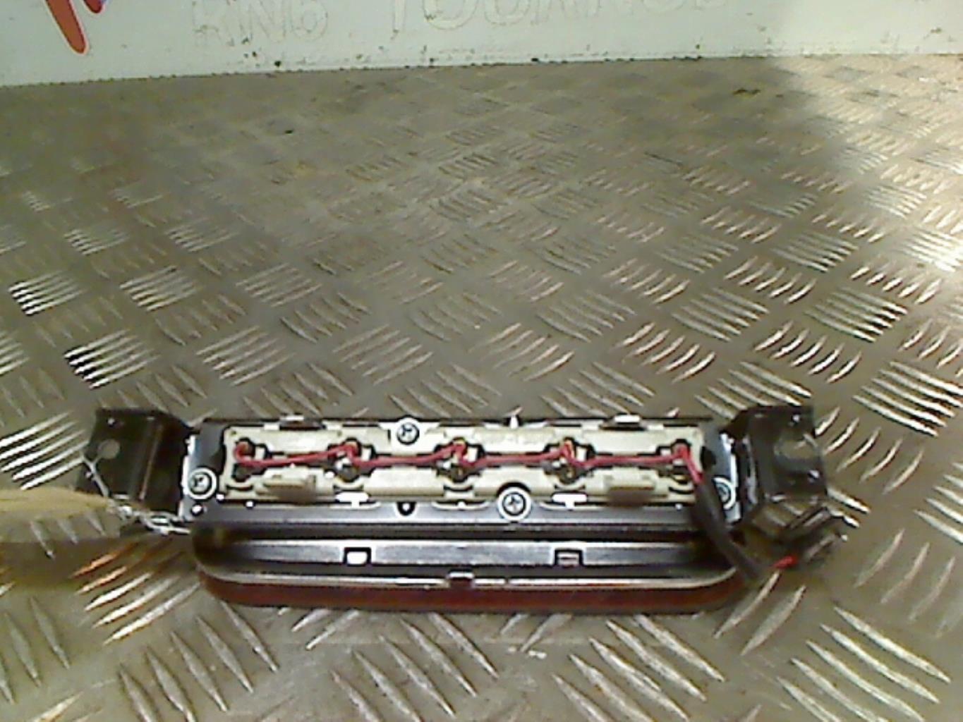 Feu arriere stop central KIA SORENTO 1 PHASE 1 Diesel - 1
