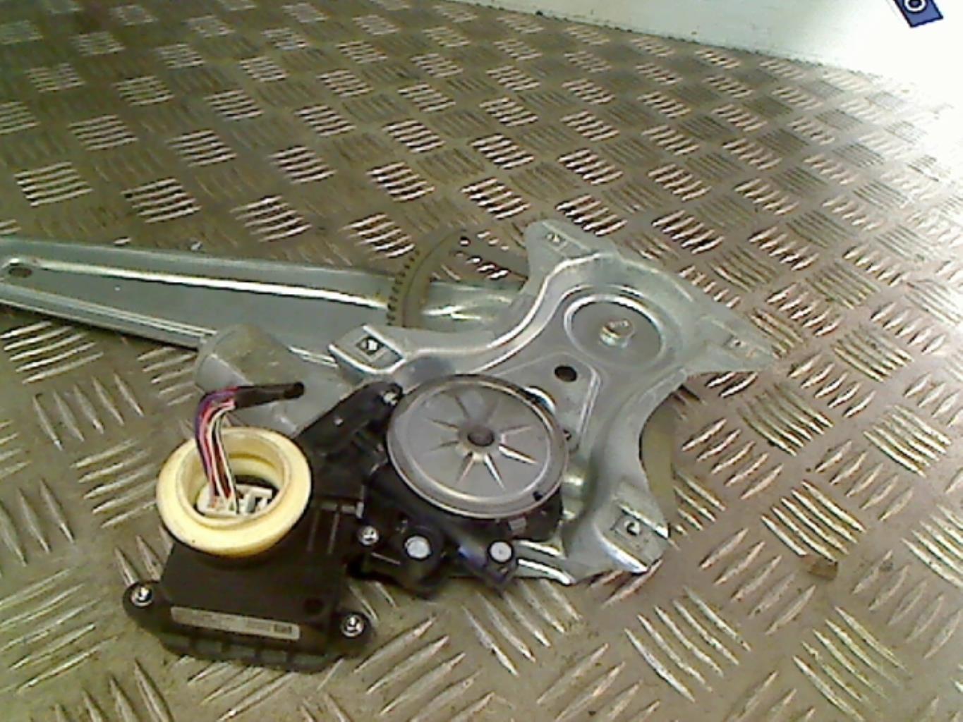 Alzacristalli elettrico posteriore sinistro TOYOTA AVENSIS 3 PHASE 2 BREAK Diésel - 1