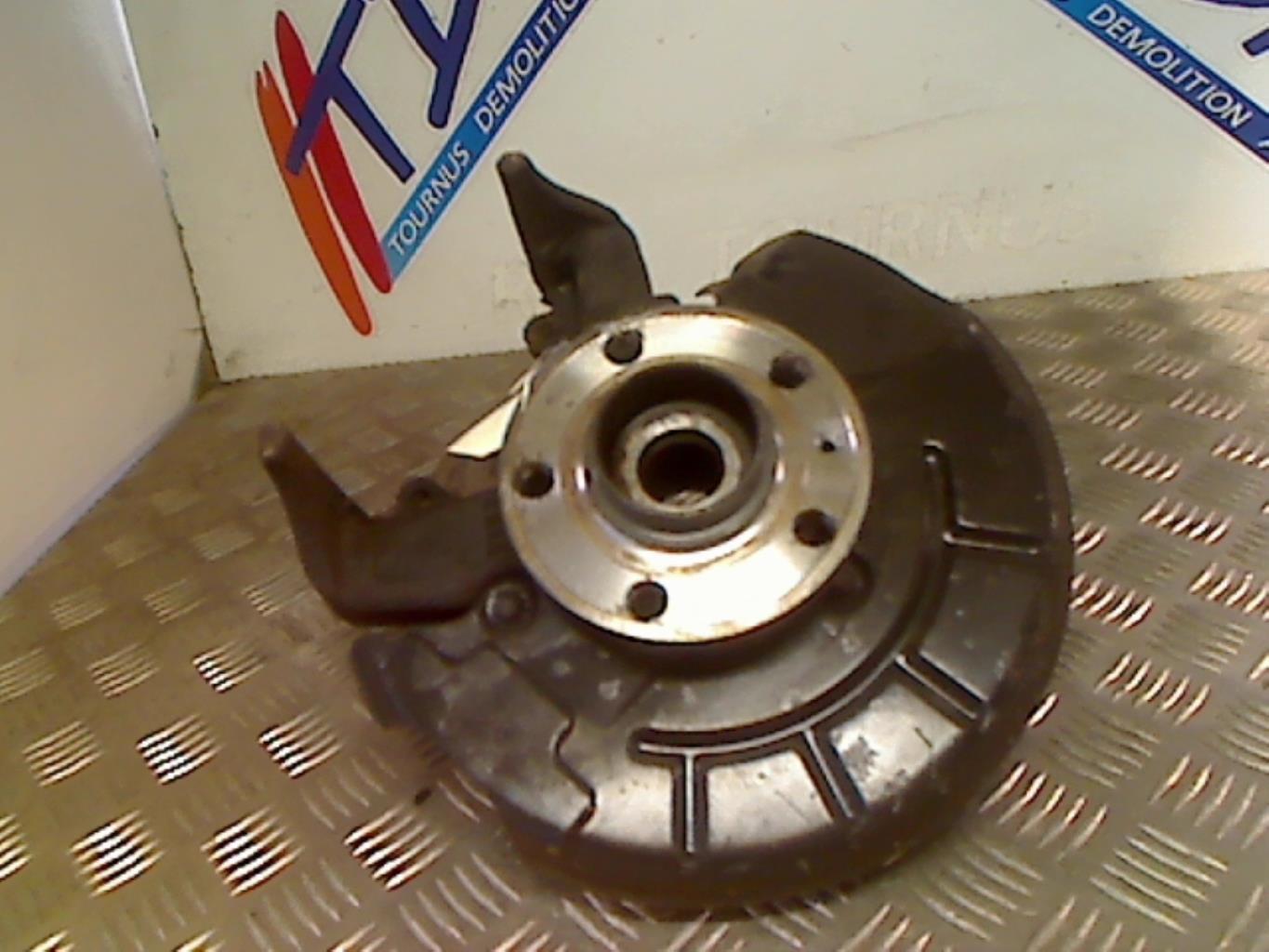 Fuso a snodo anteriore sinistro VOLKSWAGEN FOX Gasolina - 1