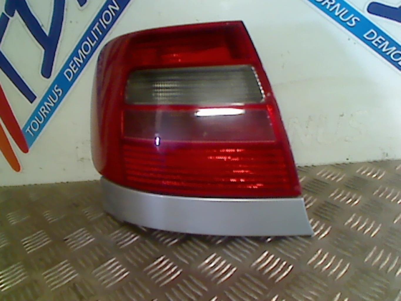 Fanale posteriore principale sinistro (luci) AUDI A4 1 PHASE 1 Diésel - 1