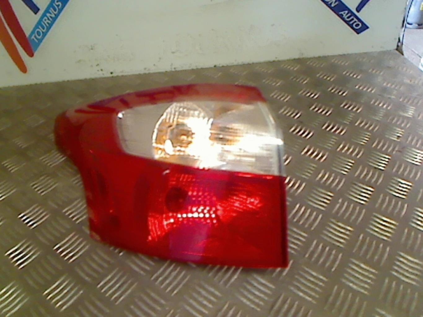 Fanale posteriore principale sinistro (luci) FORD FOCUS 3 PHASE 1 BREAK Diésel - 1