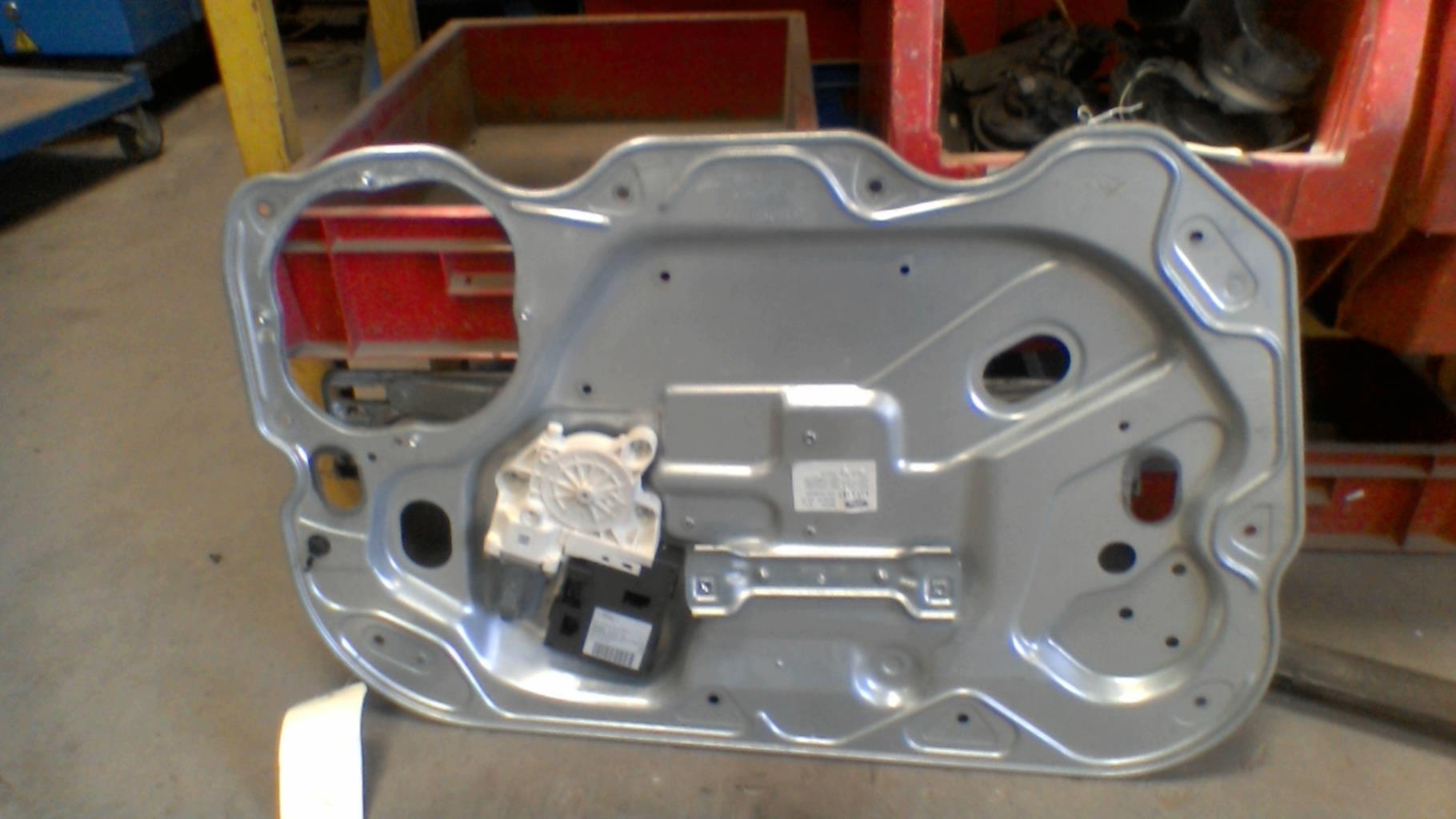 Leve vitre electrique avant gauche FORD FOCUS 2 PHASE 1  - 1