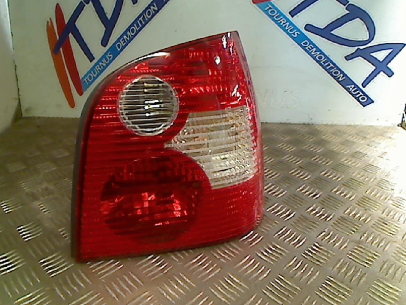 Fanale posteriore principale destro (luci) VOLKSWAGEN POLO 4 PHASE 1 Gasolina - 1
