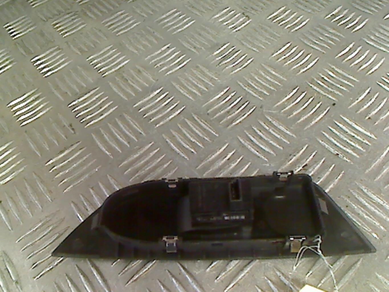Interruttore lavacristalli posteriore destro BMW X1 E84 PHASE 2 Diésel - 1