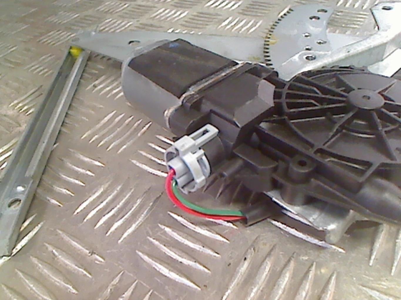 Alzacristalli elettrico posteriore sinistro NISSAN NOTE 1 PHASE 1 Diésel - 1