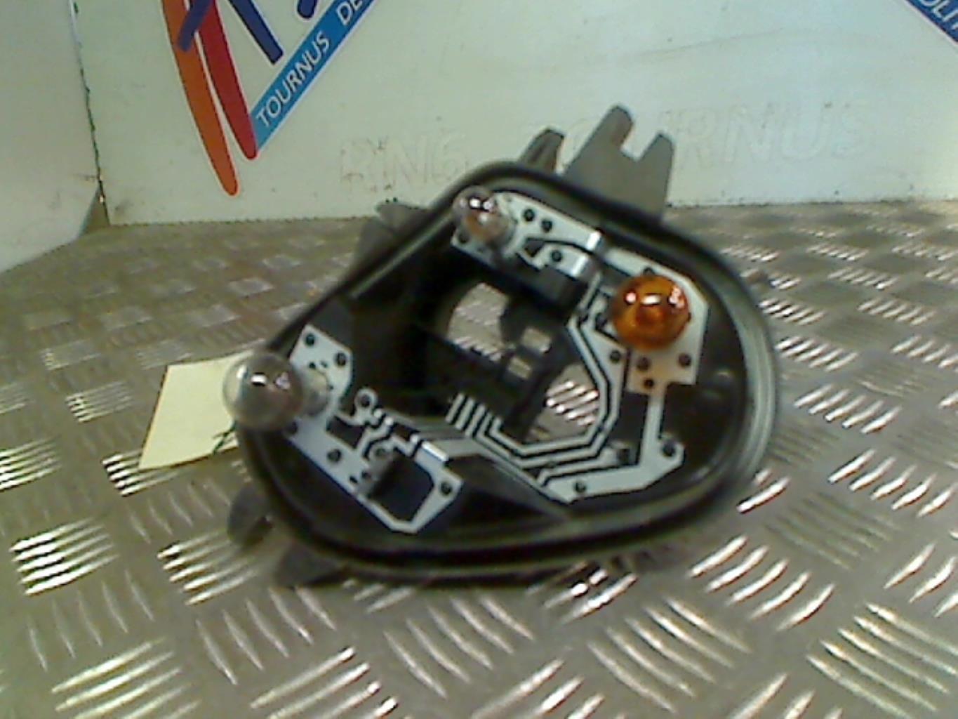 Base portalampade fanale posteriore sinistro PEUGEOT 208 1 PHASE 1 Gasolina - 1