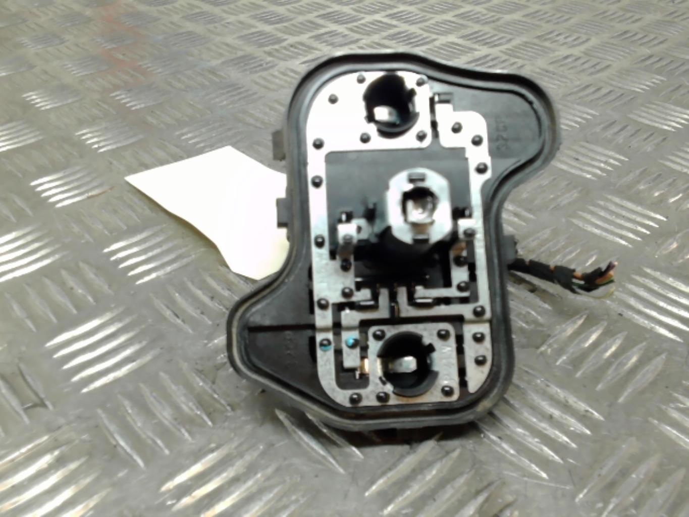 Base portalampade fanale posteriore destro VOLKSWAGEN GOLF 5 Diésel - 1
