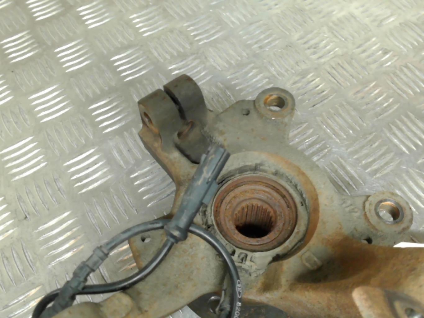 Pivot de moyeu avant droit RENAULT CLIO 3 PHASE 1 BREAK  - 1