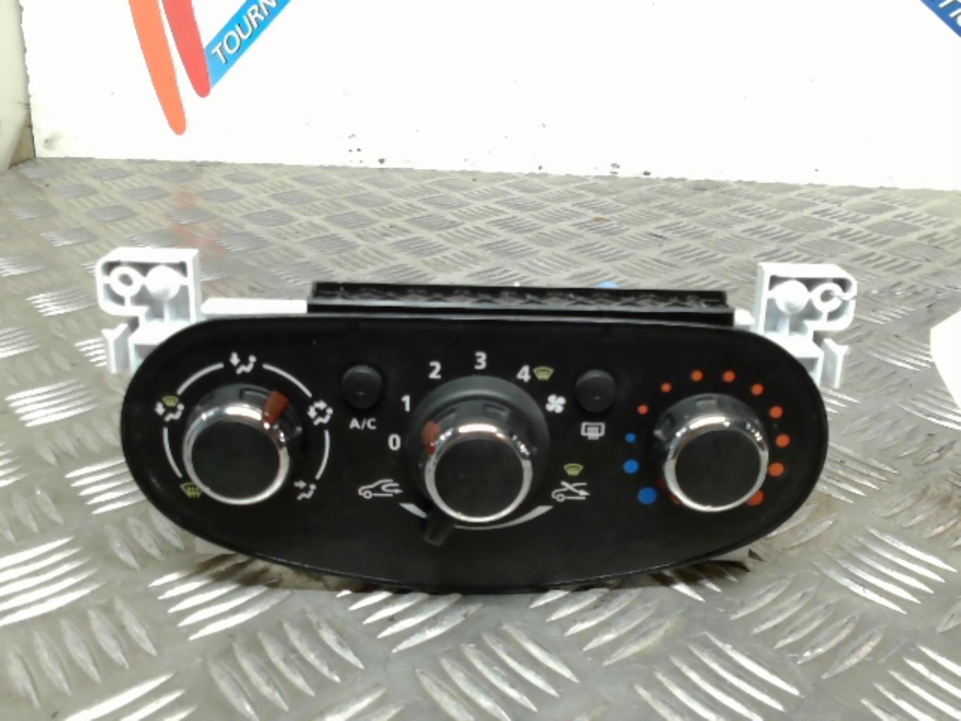 Commande chauffage DACIA SANDERO 2 PHASE 1 Essence - 1