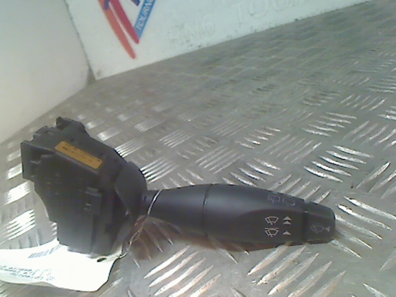 Commodo d'essuie glaces FORD FOCUS 1 Essence - 1
