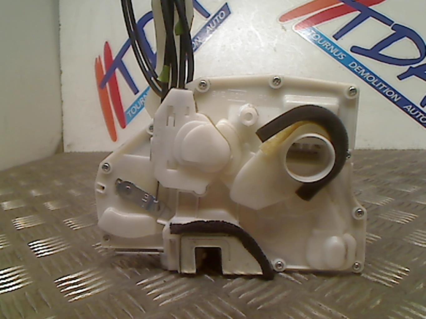 Serrure avant droit SUZUKI SPLASH Essence - 1