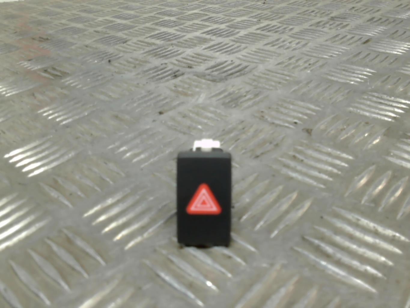 Bouton de warning VOLKSWAGEN GOLF 6 BREAK Diesel - 1