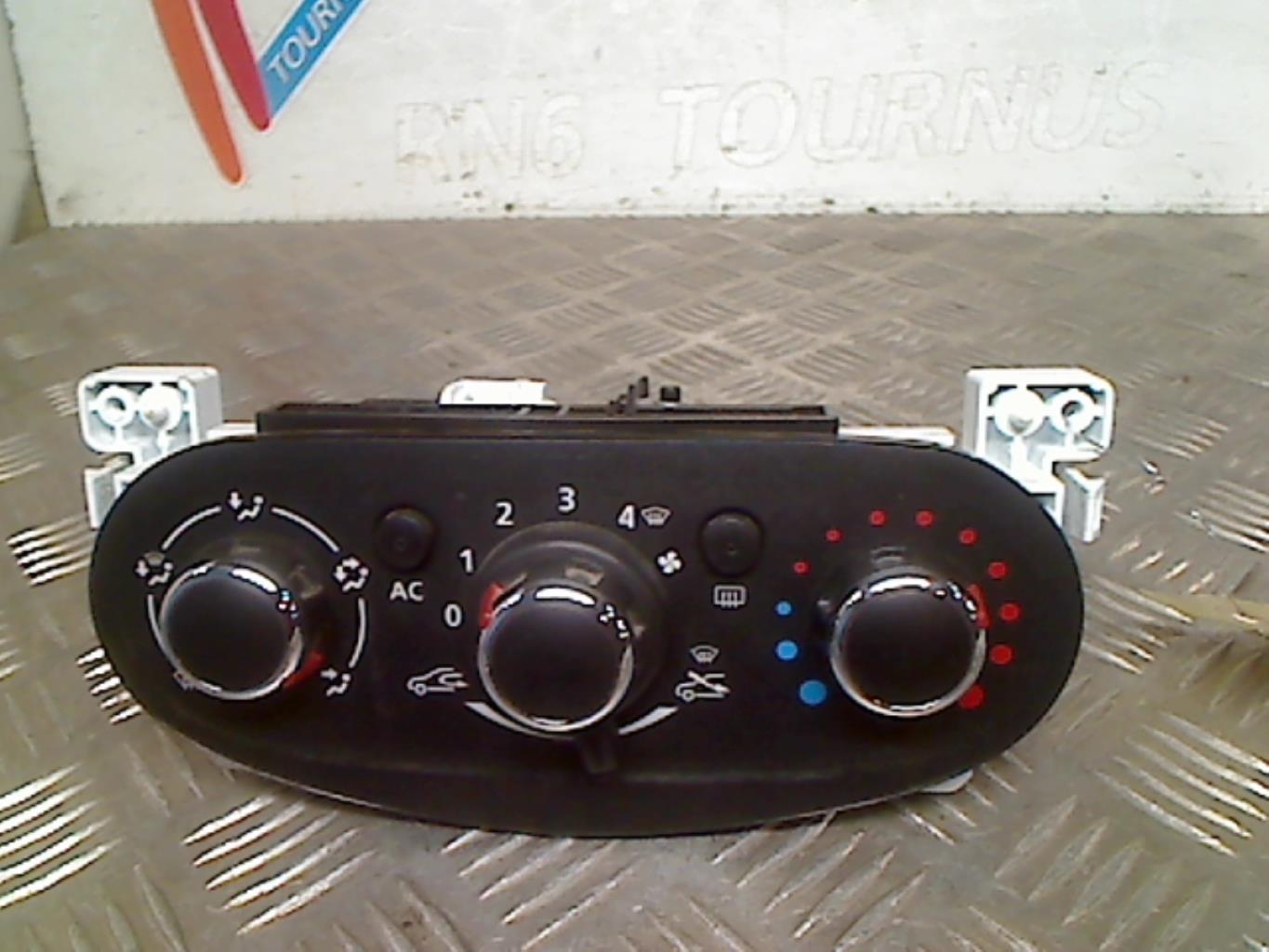 Commande chauffage DACIA SANDERO 2 PHASE 1 Essence - 1