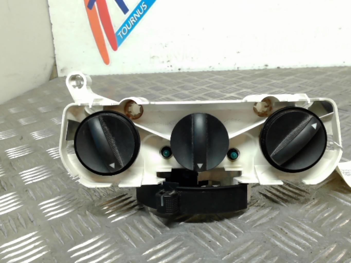 Commande chauffage TOYOTA COROLLA VERSO 1 Essence - 1