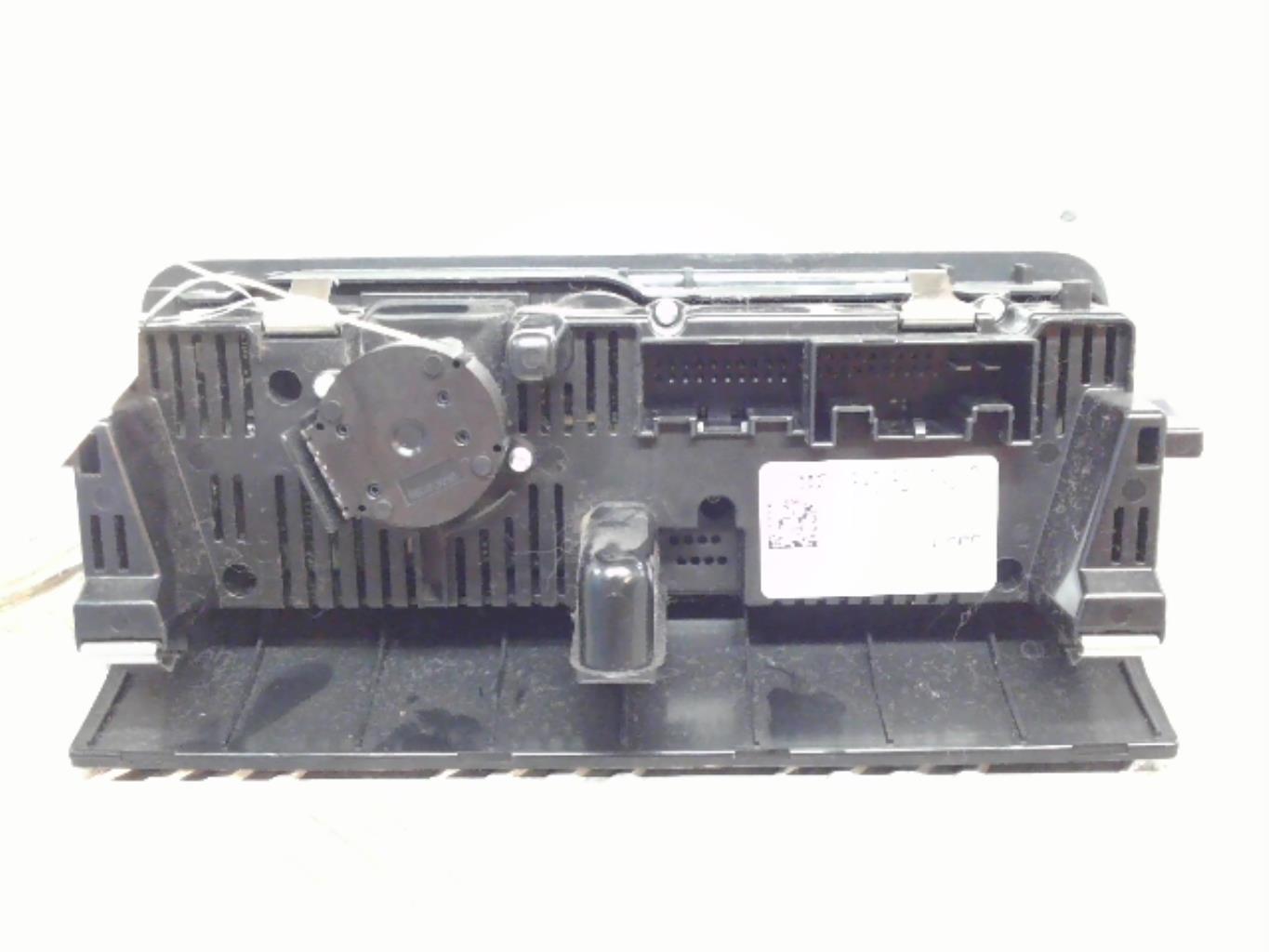 Commande chauffage AUDI A1 1 PHASE 1 Essence - 1