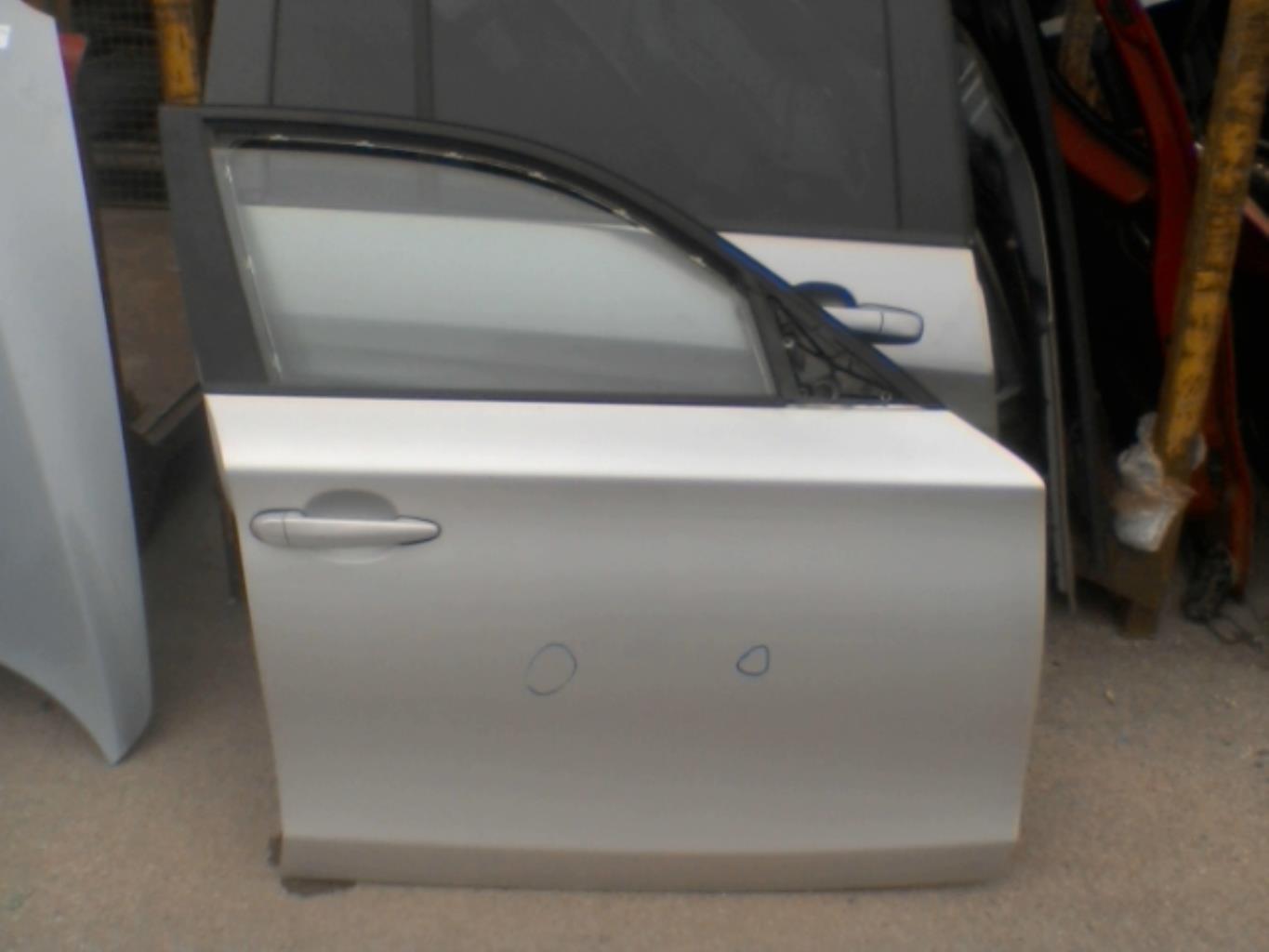 Porte avant droit BMW SERIE 1 E87 PHASE 2  - 1