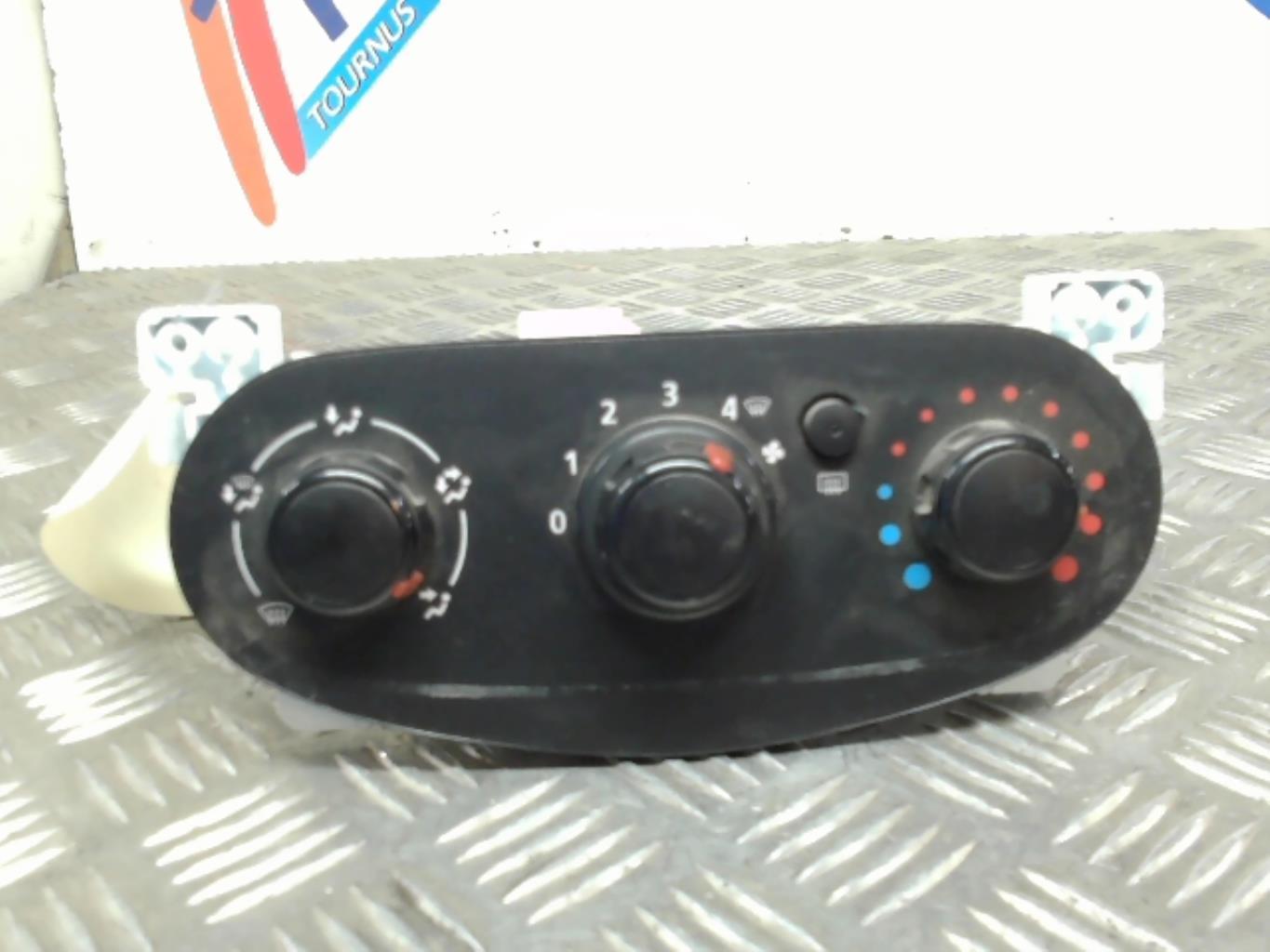 Commande chauffage DACIA SANDERO 2 PHASE 1 Essence - 1