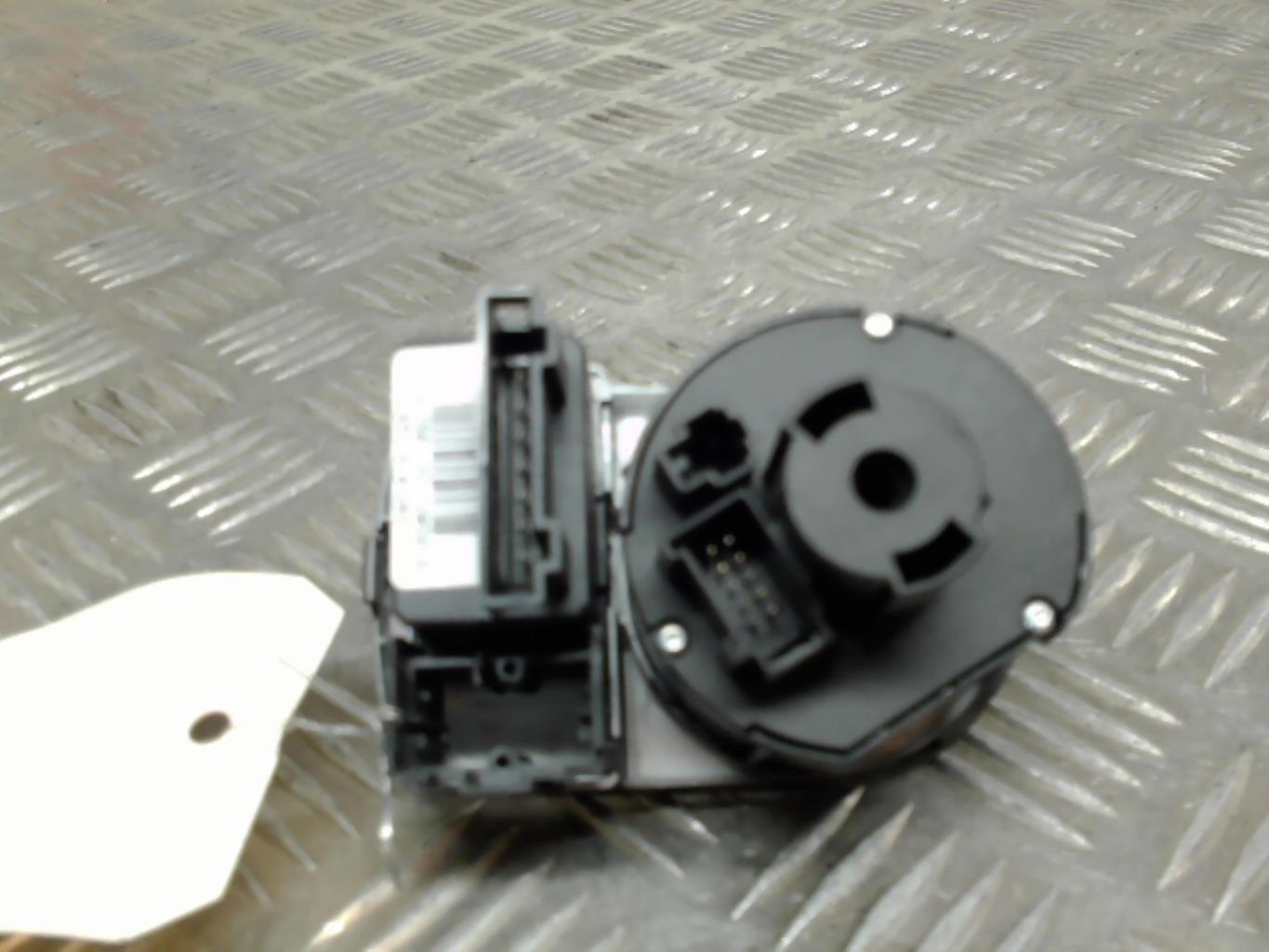 Commande de phare AUDI A1 1 PHASE 1 Essence - 1