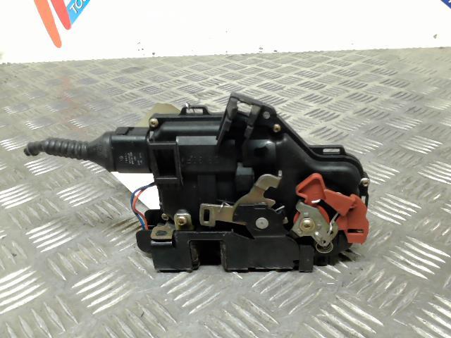 Serrure avant droit AUDI A4 2 PHASE 1 Diesel - 1