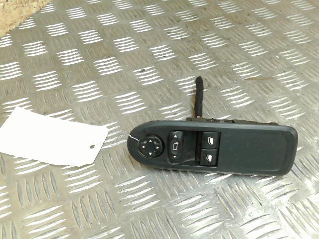 Interruttore lavacristalli anteriore sinistro PEUGEOT 308 1 SW PHASE 1 BREAK Diésel - 1