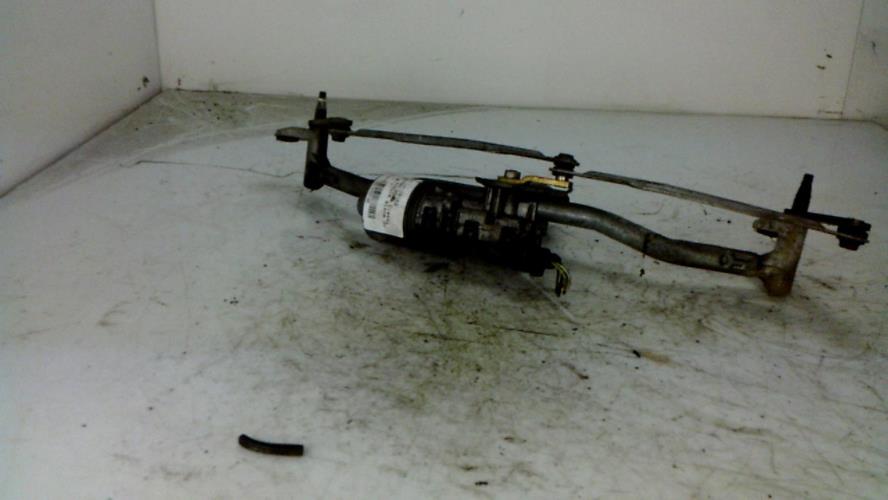 Moteur essuie glace avant -...