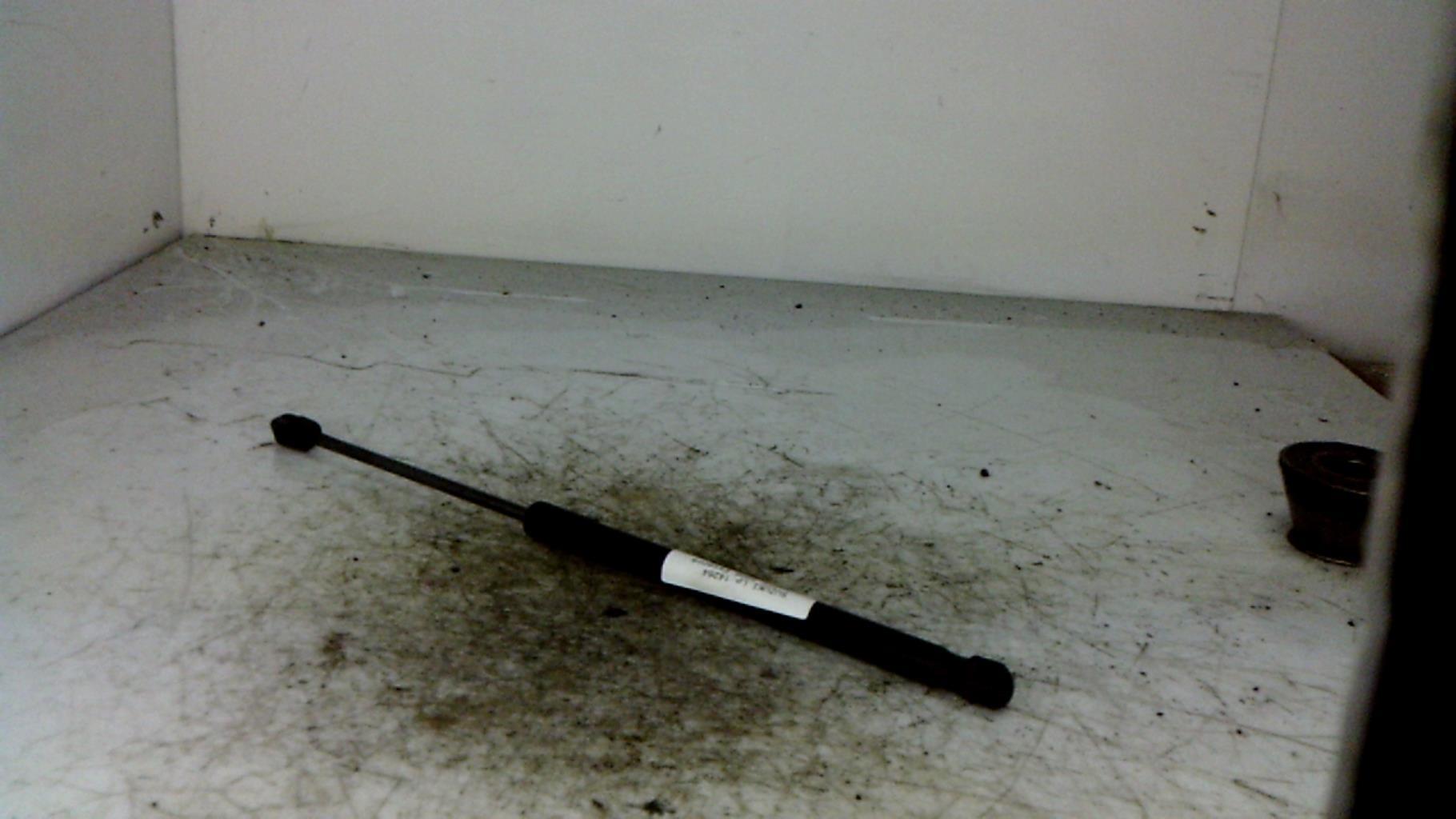 Verin de coffre SUZUKI SWIFT 3 Essence - 1
