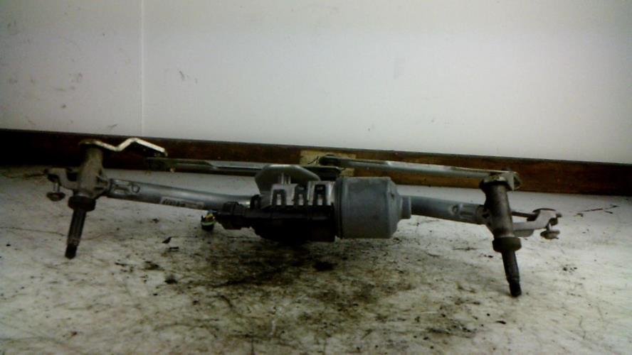Moteur essuie glace avant -...