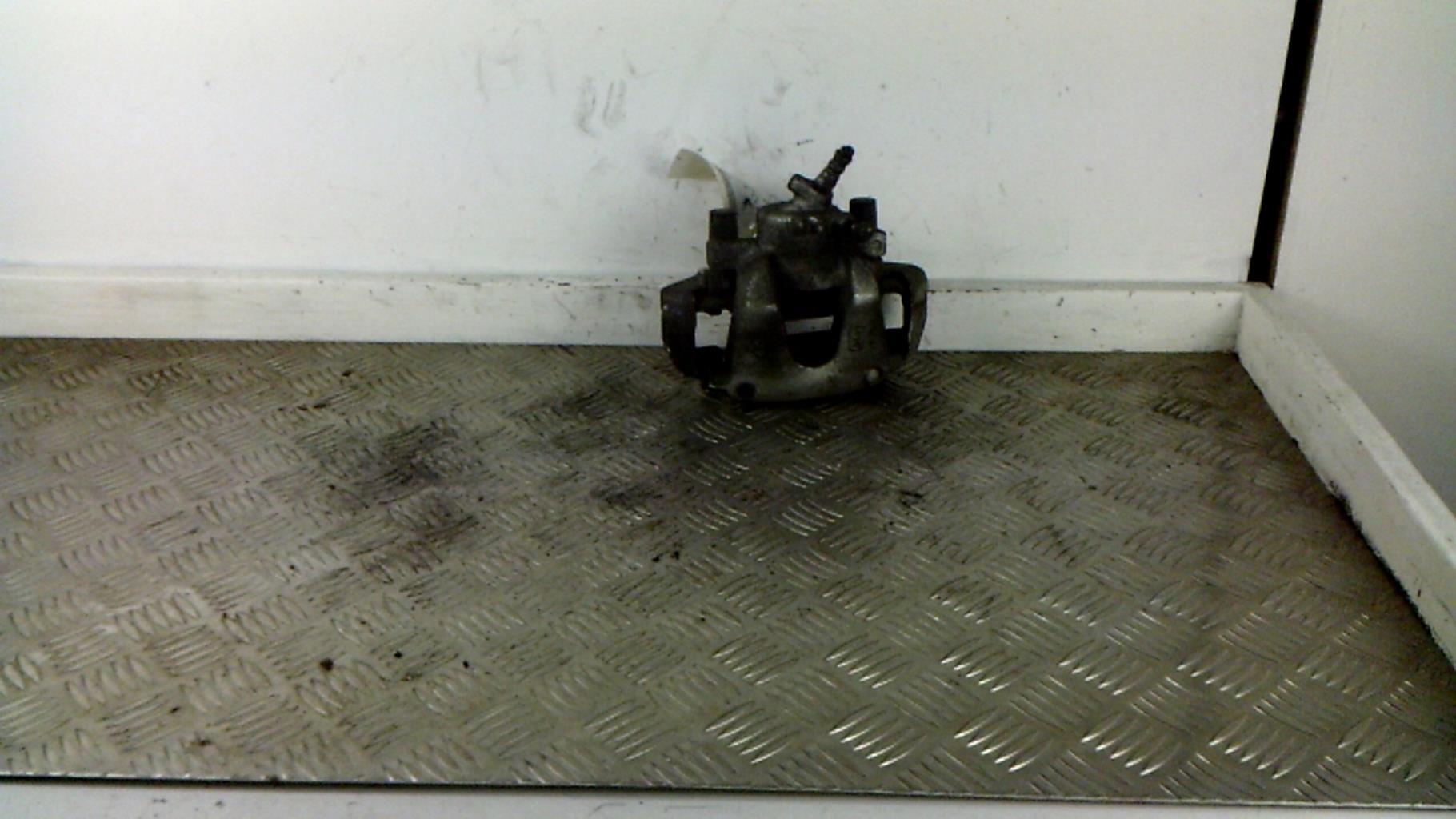Etrier avant gauche (freinage) RENAULT CLIO 4 PHASE 2 Essence - 1