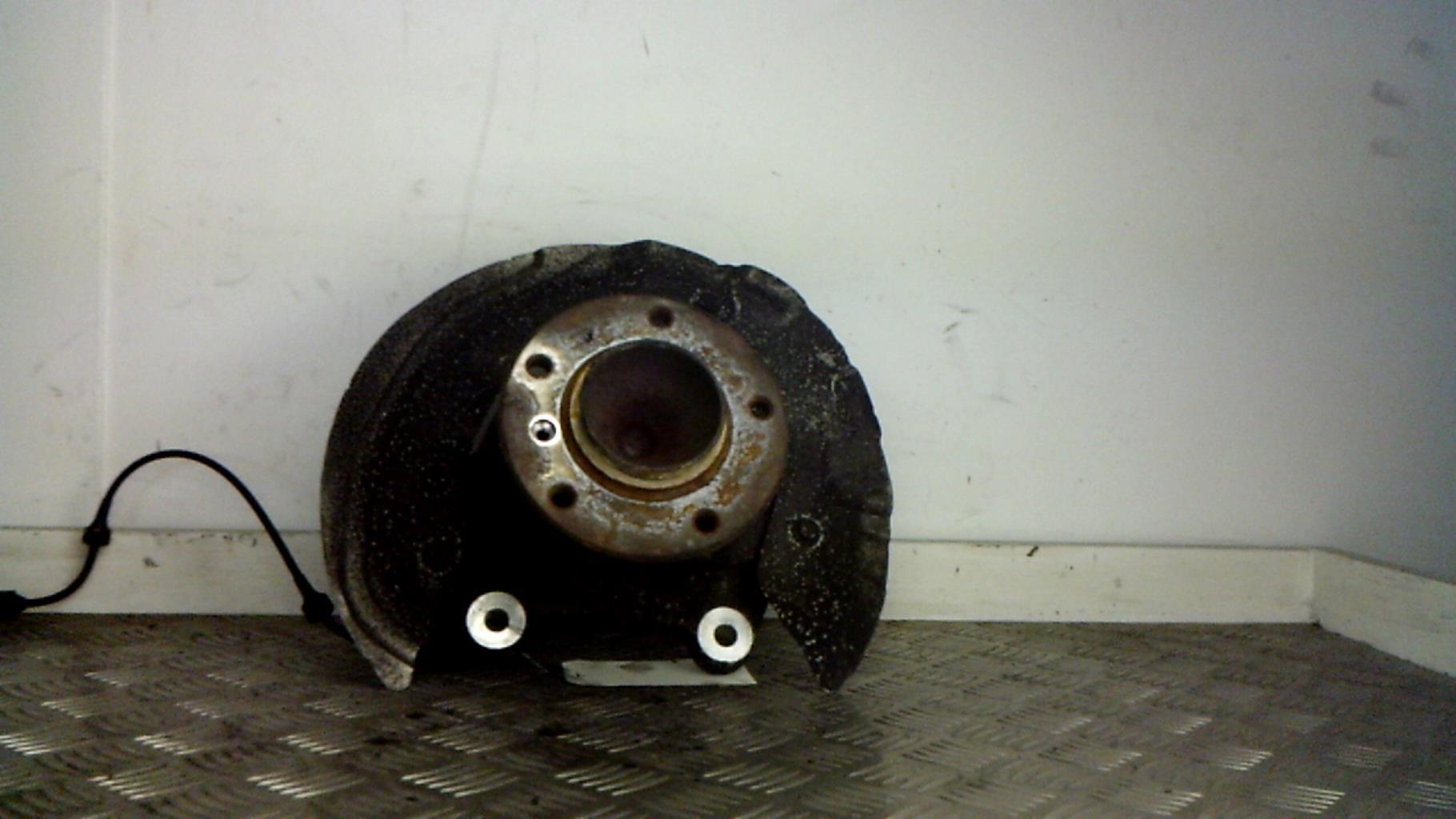 Moyeu avant droit BMW SERIE 1 E87 PHASE 1 Diesel - 1