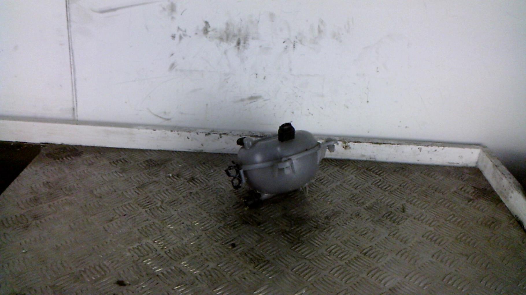 Vase d'expansion VOLKSWAGEN GOLF 7 PHASE 1 Essence - 1