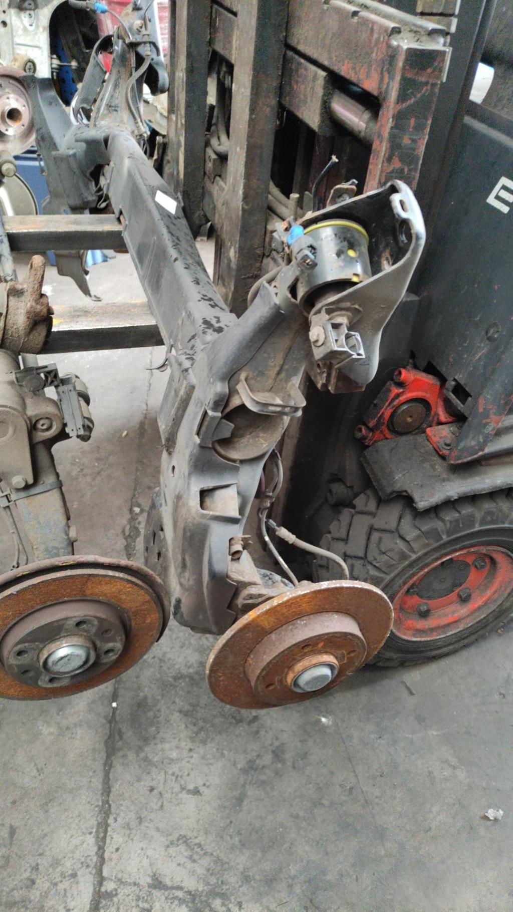 Essieu arriere PEUGEOT 208 1 PHASE 1 Diesel - 1