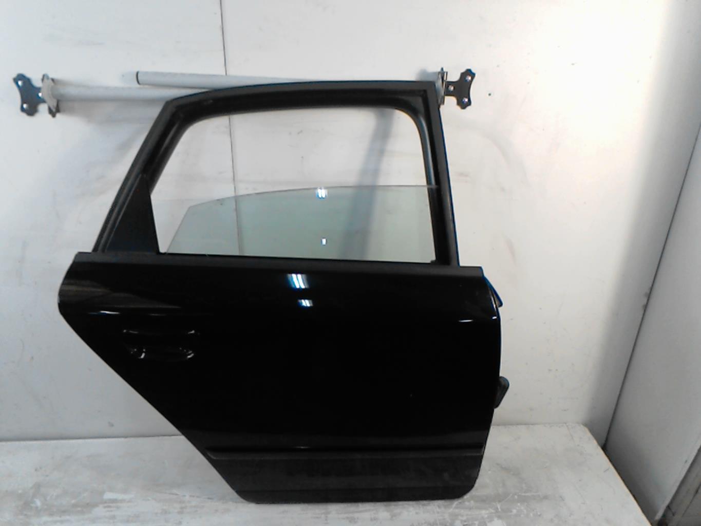 Porte arriere droit AUDI A4 2 PHASE 2 Diesel - 1