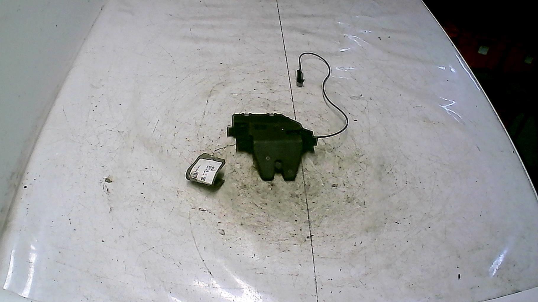 Serrure de coffre BMW SERIE 1 E87 PHASE 1 Diesel - 1