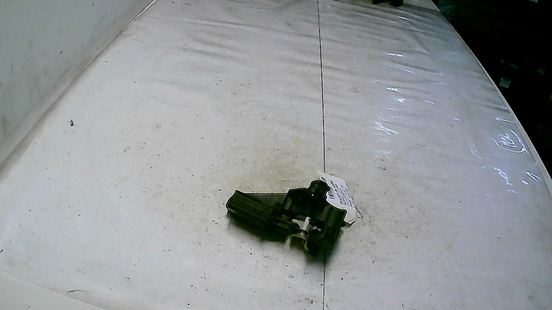 Bouton de coffre RENAULT CLIO 2 CAMPUS PHASE 1 Diesel - 1