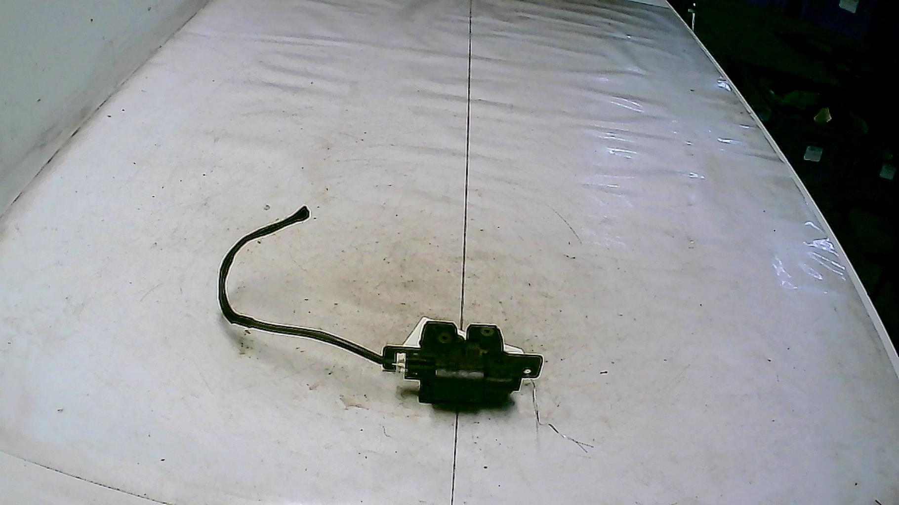 Serrure de coffre RENAULT CLIO 3 PHASE 2 Essence - 1