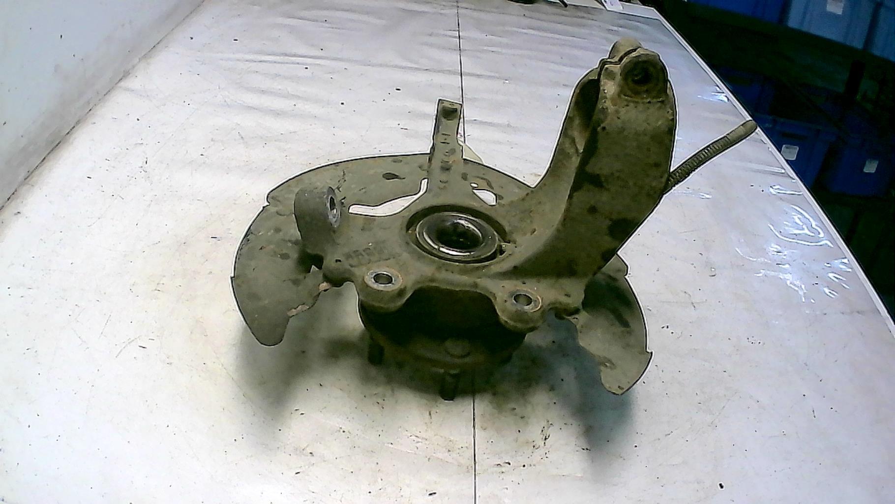 Moyeu avant gauche VOLVO V 50 PHASE 1 BREAK Diesel - 1