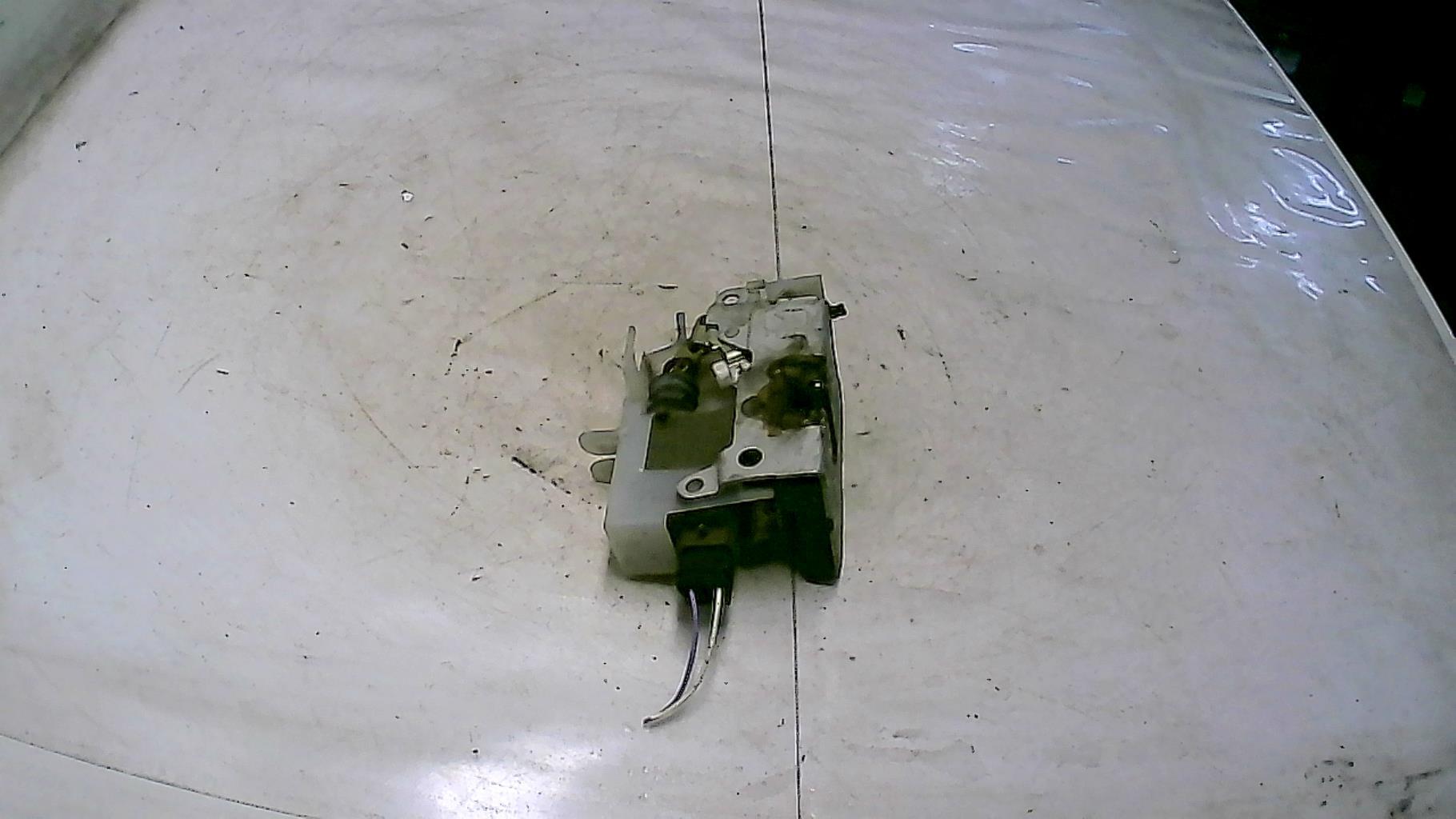 Serrure avant droit RENAULT CLIO 2 PHASE 2 Essence - 1